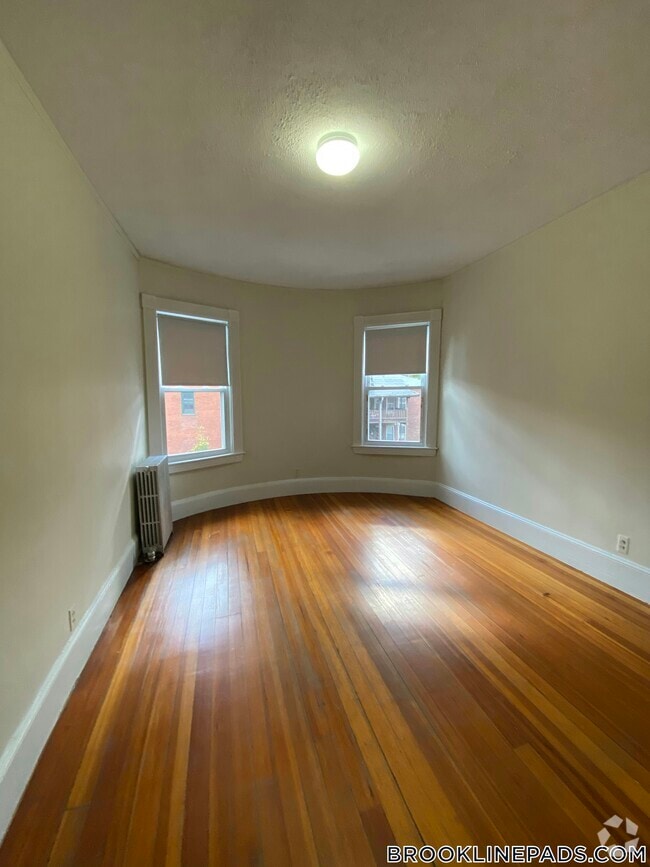 Building Photo - 1589 Beacon St Unit 11 Rental