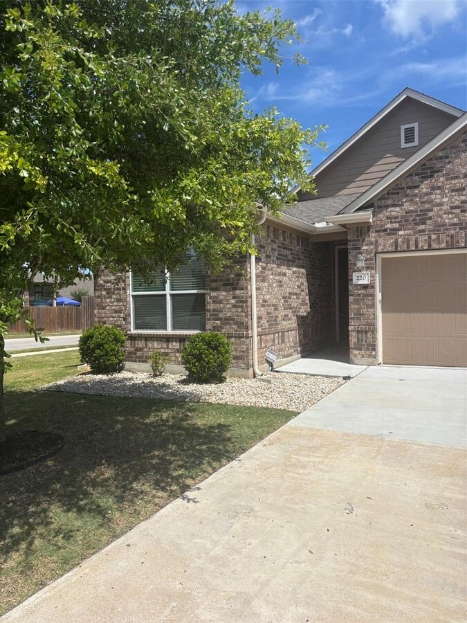 Photo - 220 Rocroi Dr