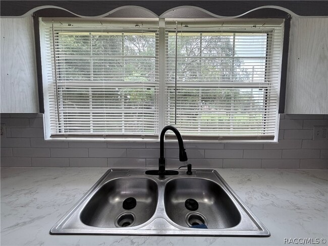 Photo - 10715 N Northcut Ave