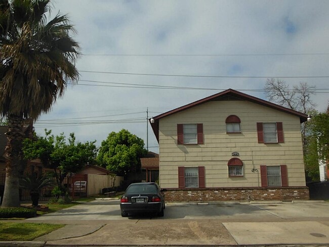 Building Photo - 2620 Rosewood St Unit 3 Rental