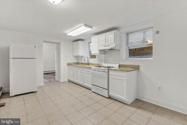 Building Photo - 1124 S 15th St Unit 1