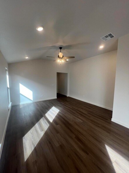 Photo - 3111 140th St