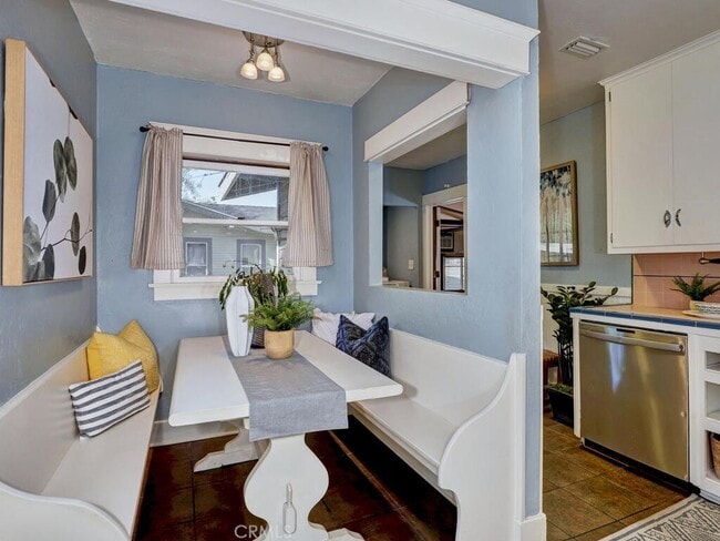 Photo - 229 Jacaranda Pl