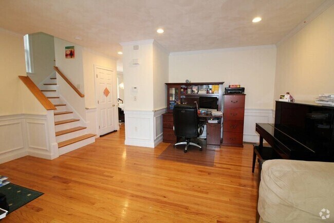 Building Photo - 151 E Cottage St Unit 1 Rental