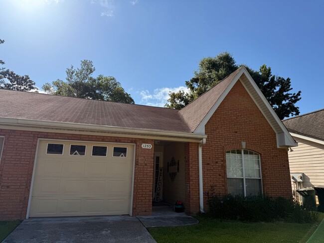 Townhome in Villages Of Maclay - Townhome in Villages Of Maclay
