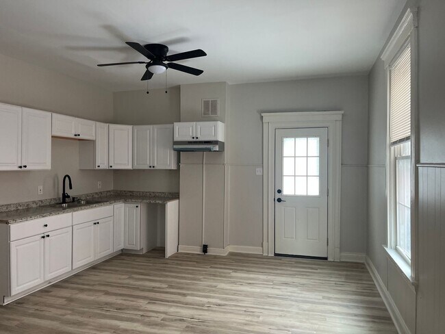 Photo - 2 bedroom, plus bonus room!