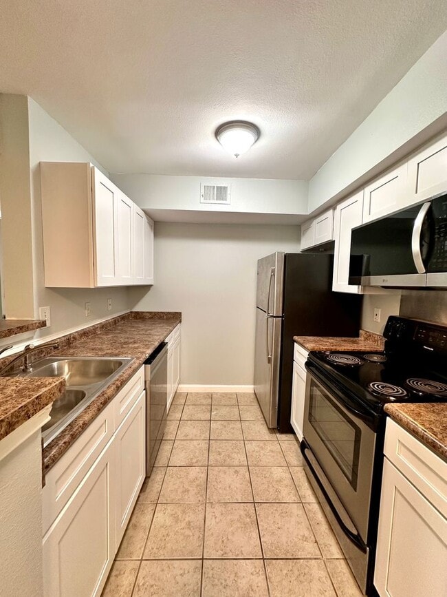 Photo - Spacious 2 Bed / 2 Bath Condo in Indian Lake – Ground Floor Unit Unidad 008