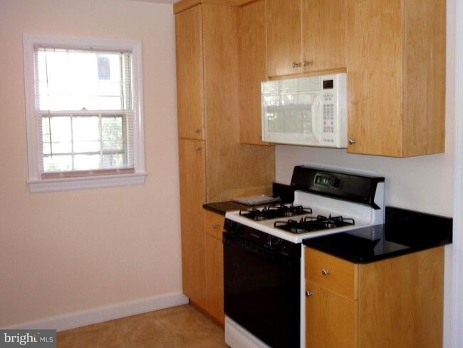Photo - 9912 Dickens Ave