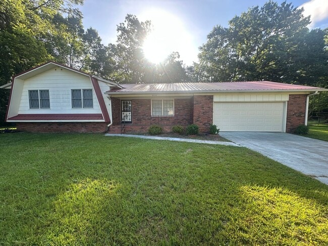 Building Photo - Charming 3 Bedroom, 2 Bathroom Home in Lenlock!