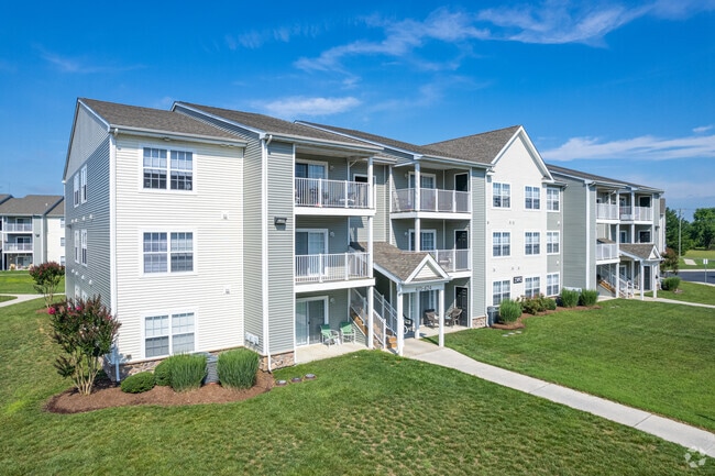 Exterior Building - The Pointe of Stoneybrook