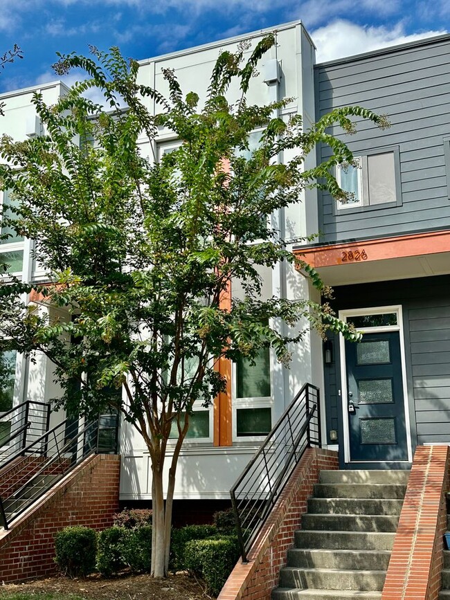 Gorgeous! Southend Townhome! - Gorgeous! Southend Townhome!