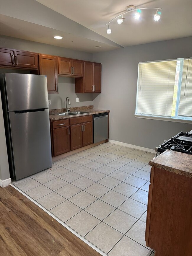 Photo - 9723 Portage Dr