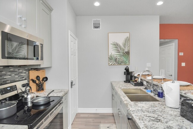 Building Photo - 7823 Gladstone St Unit B1