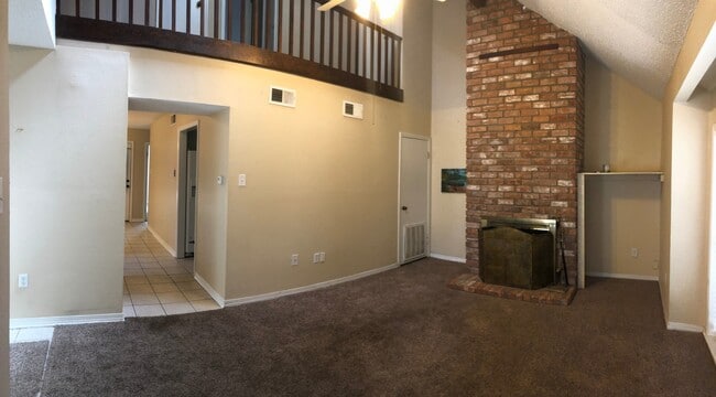 Photo - 2 Bedroom Located off Brightside in Sharlo on LSU Bus Route! Great fenced yard with Patio