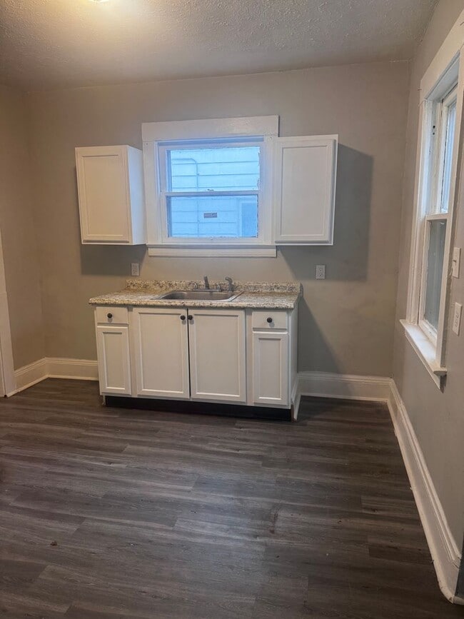 Photo - 665 E 131st St