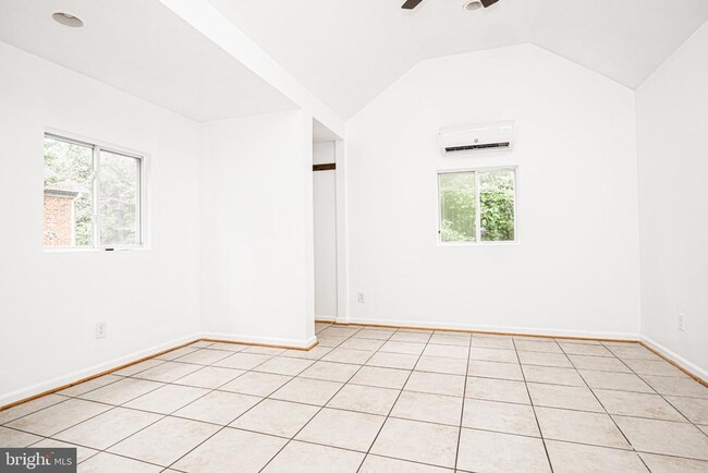 Photo - 3242 Holly Hill Dr
