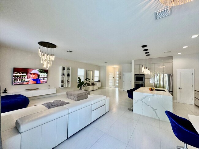 Photo - 4915 Whispering Way