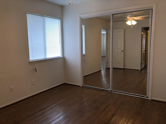 Photo - 3705EL Unidad A