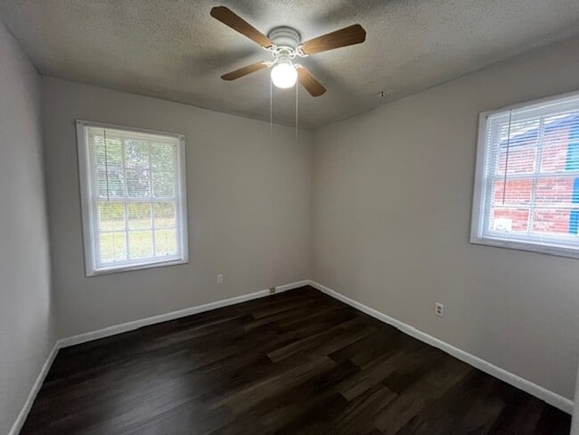 Photo - 904 Jamestown Dr