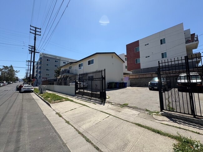 Building Photo - 1103 S Hobart Blvd Rental