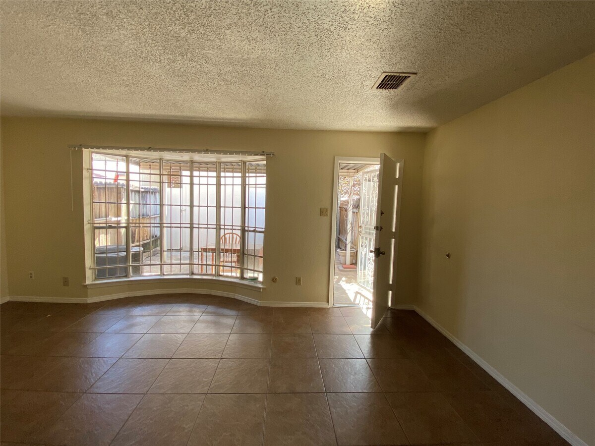 Photo - 8470 Leawood Blvd