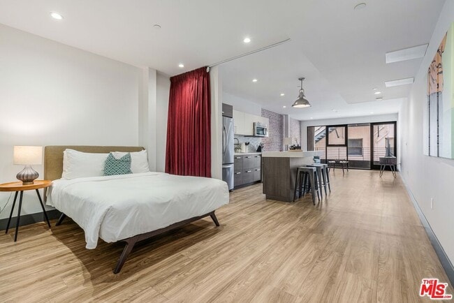 Photo - 932 S Hill St Unit 401