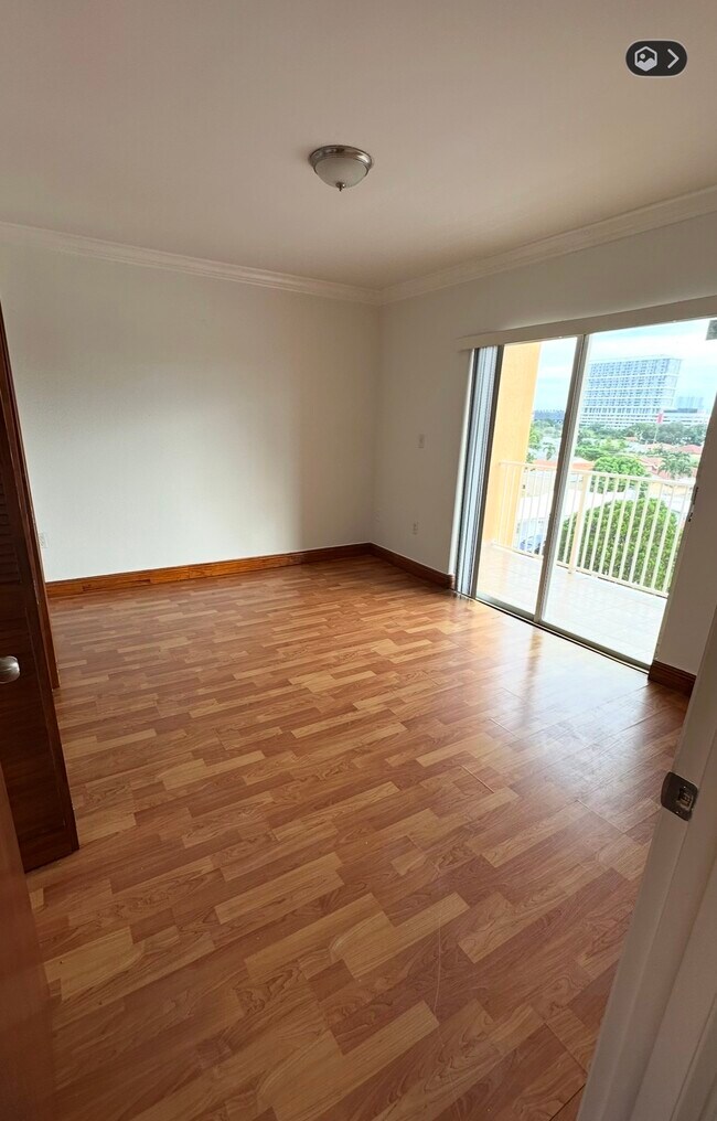 Photo - 2441 SW 31st Ave Unit 309