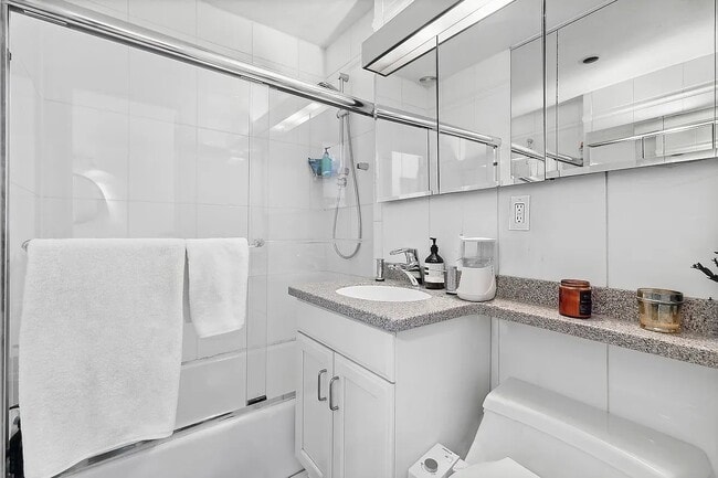 43 E 10th St Unit 4H