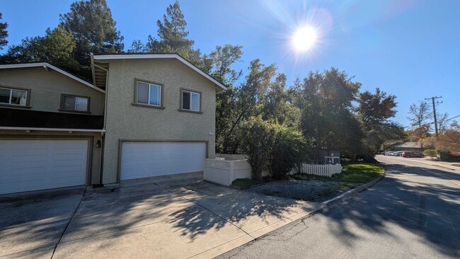 Building Photo - 112 Bethany Dr