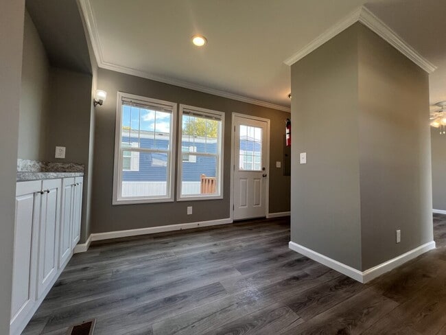 Photo - 215 Red Spruce Cir