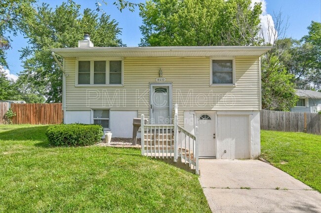 Building Photo - 18410 Shoshone Dr