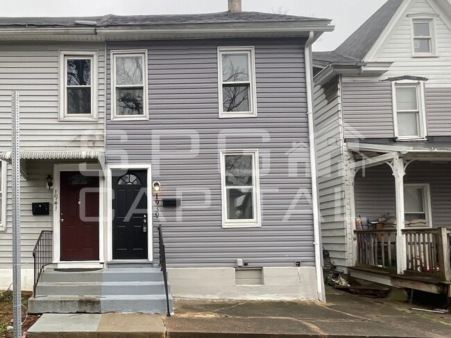 Building Photo - 1939 Briggs St