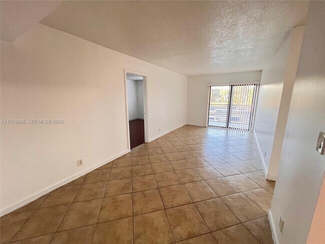Photo - 3720 N Pine Island Rd Unidad 234