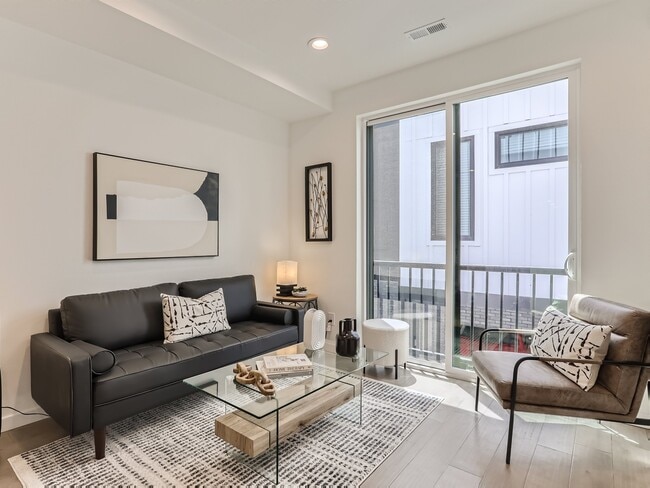 Photo - 1920 Hooker St