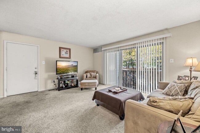 Building Photo - 105 Stockton Ct Unit 105