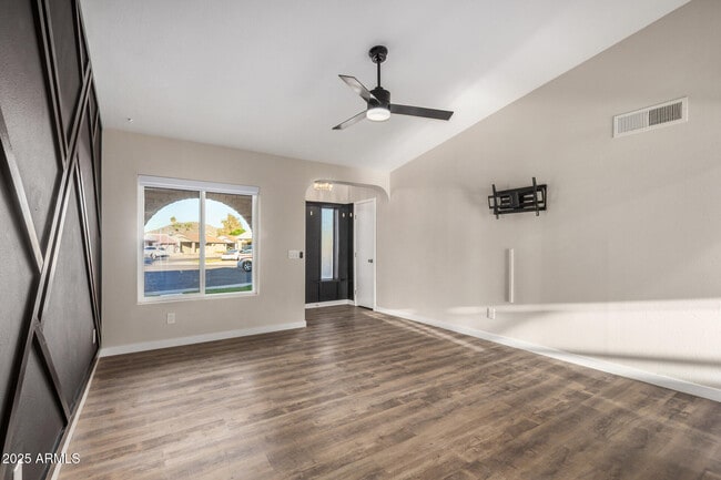 Photo - 421 E Wickieup Ln