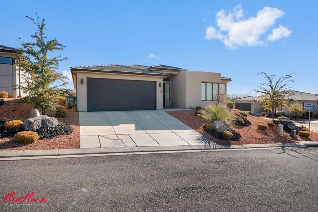 Building Photo - Modern 3 Bedroom Home in a Beautiful Desert Oasis