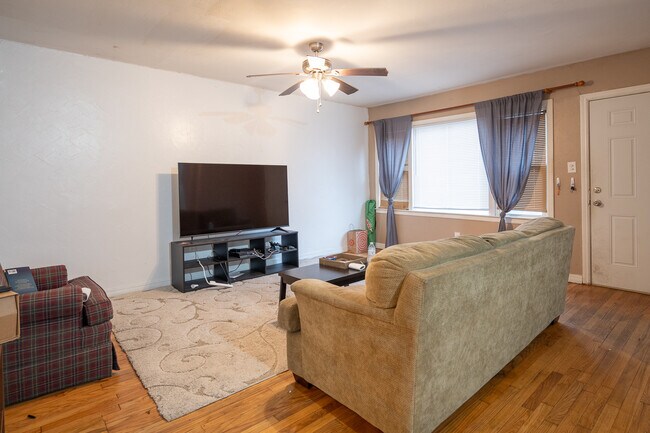 Living Room - 2123 W Sherwood Ave