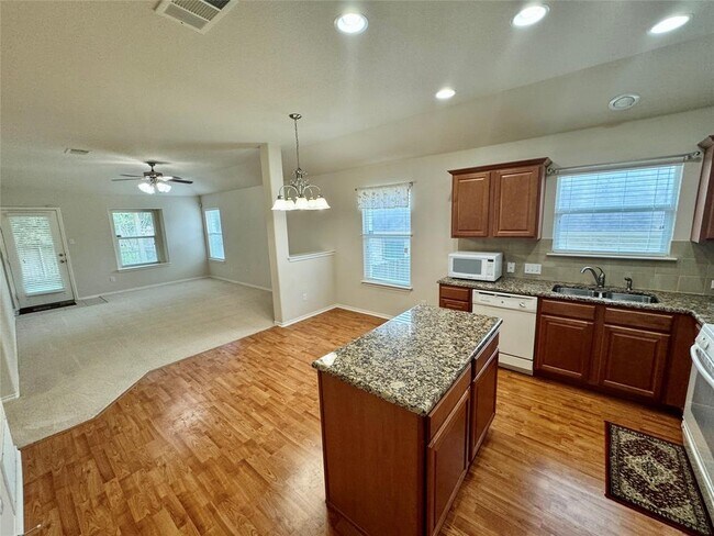 Photo - 2209 Christoff Loop