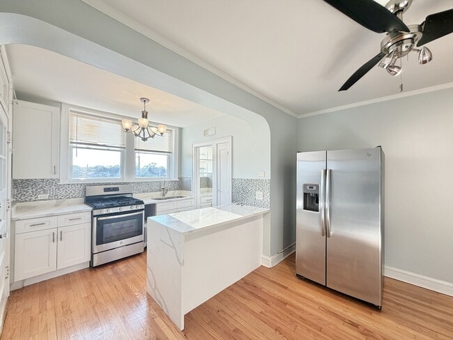 Photo - 2840 N Lockwood Ave Unit D4