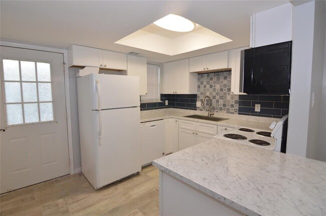 Photo - 8912 Circle Dr