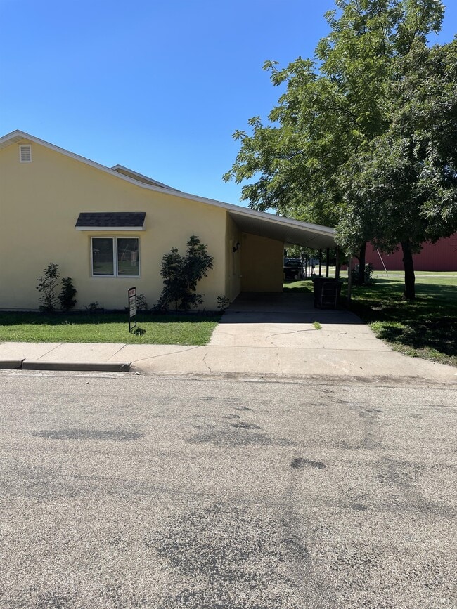 Building Photo - 521 24th St