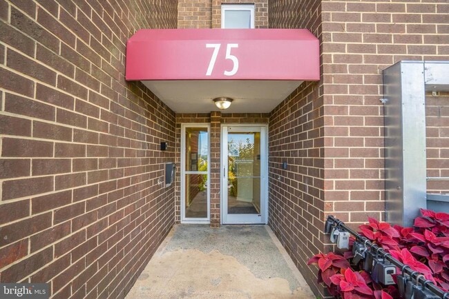 Photo - 75 S Reynolds St Unit 403