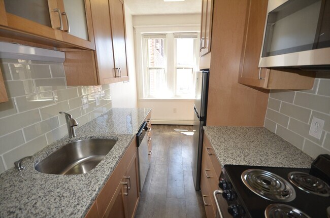 Building Photo - 1645 Commonwealth Ave Unit 3 Rental