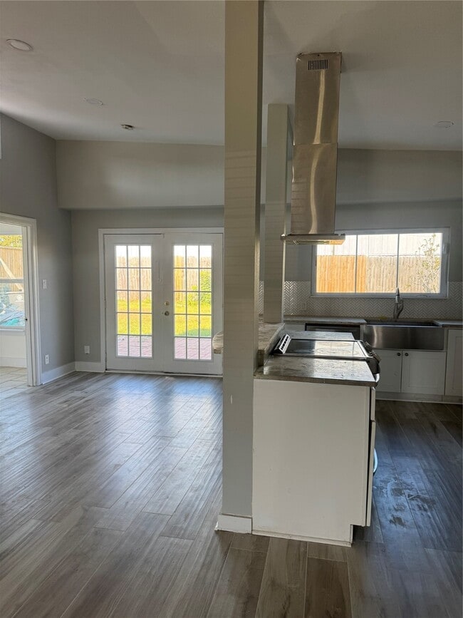 Photo - 7526 Dearborn St