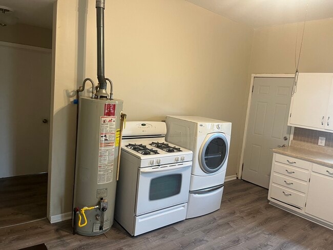 Photo - 212 W 5th St