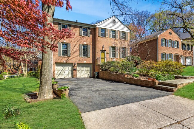 Photo - 4 Bed 4.5 Bath - Bethesda  Single Family Colonial - 2 Car Garage