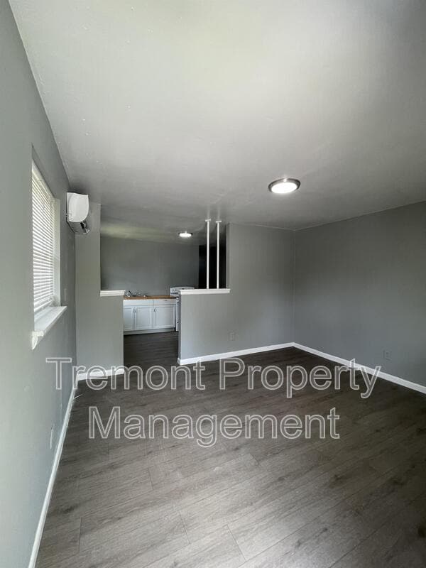 Photo - 1912 Walker Ave