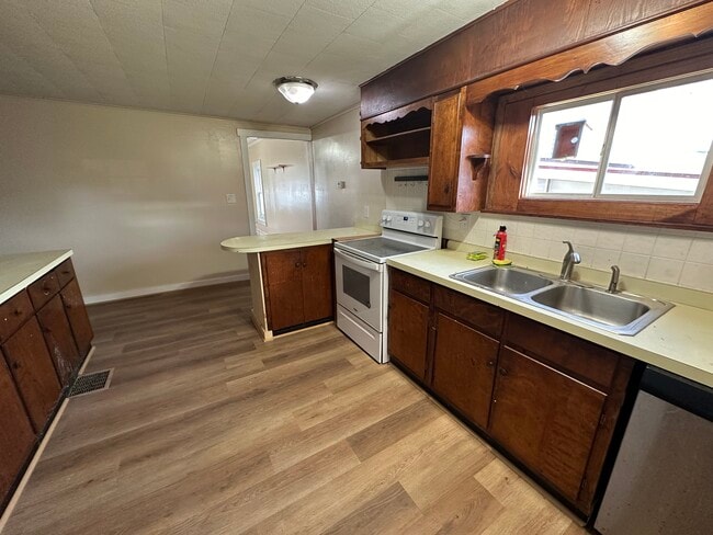 Photo - 119 W Halley St House