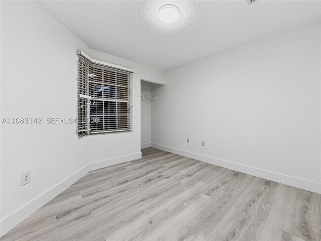 3215 N 36th Ave